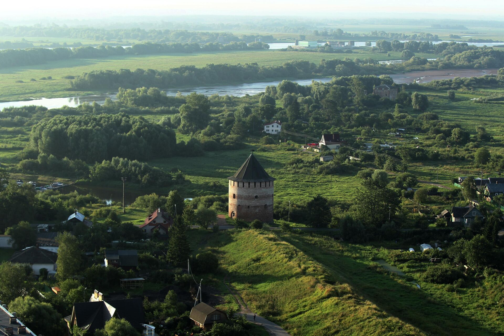 Вид на Белую башню в Великом Новгороде - РИА Новости, 1920, 15.06.2022