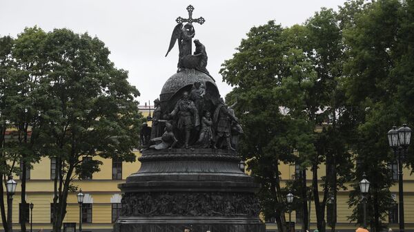 Памятник Тысячелетию России на территории кремля в Великом Новгороде