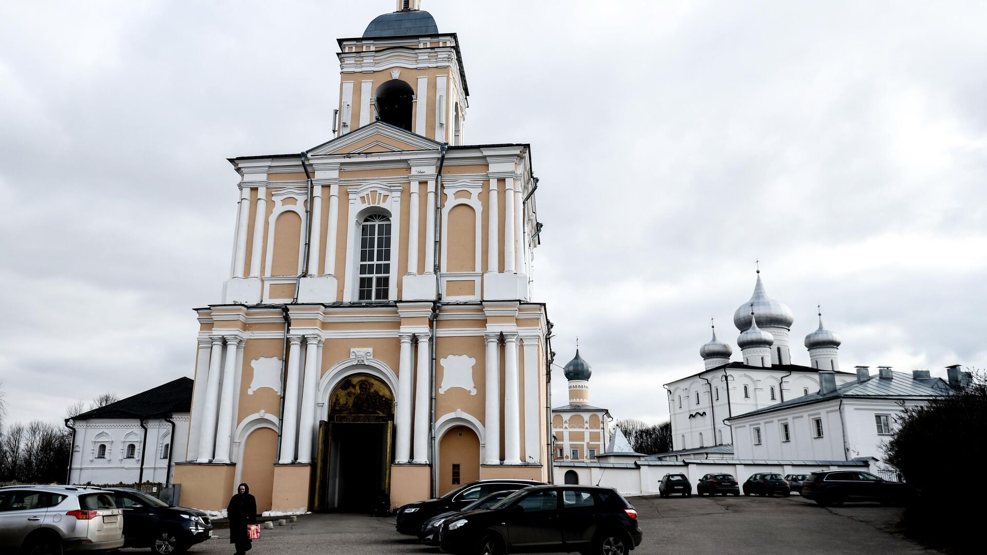 Колокольня Варлаамо-Хутынского Спасо-Преображенского монастыря в Новгородском районе - РИА Новости, 1920, 16.03.2024