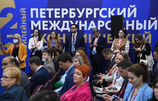 Участники сессии Фармацевтическая промышленность в России - перезагрузка-2030: курс на независимость в рамках XXV Петербургского международного экономического форума