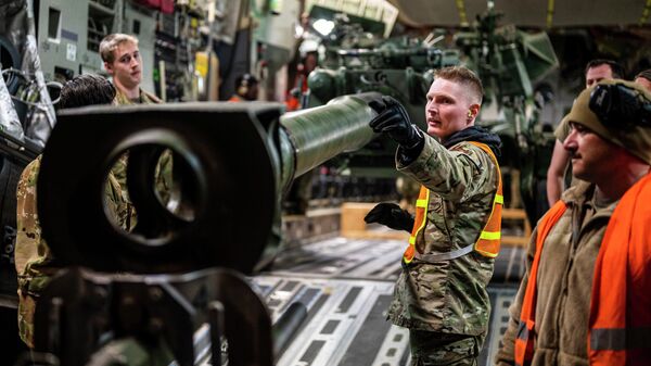 Выгрузка американских гаубиц M777 для Украины