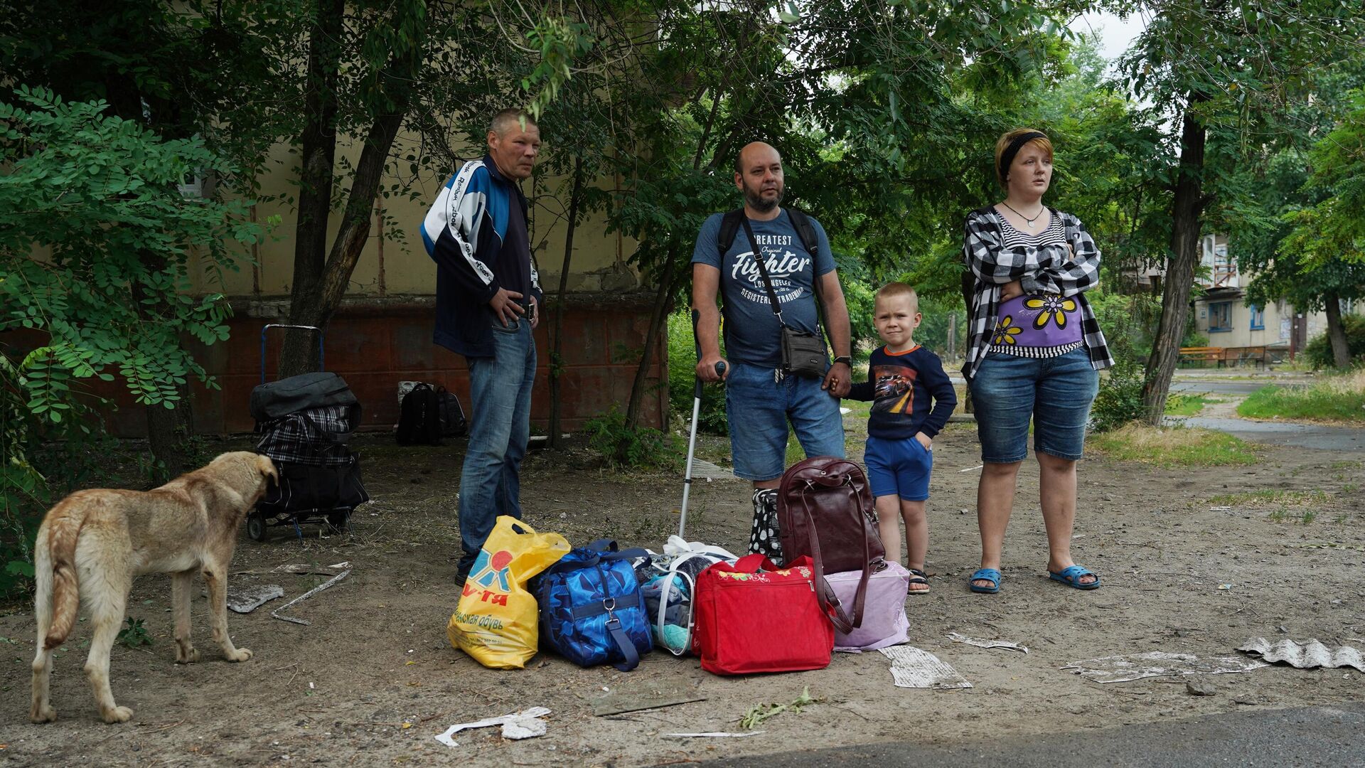 Жители Украины ожидают эвакуации на одной из улиц. Архивное фото. - РИА Новости, 1920, 02.08.2022