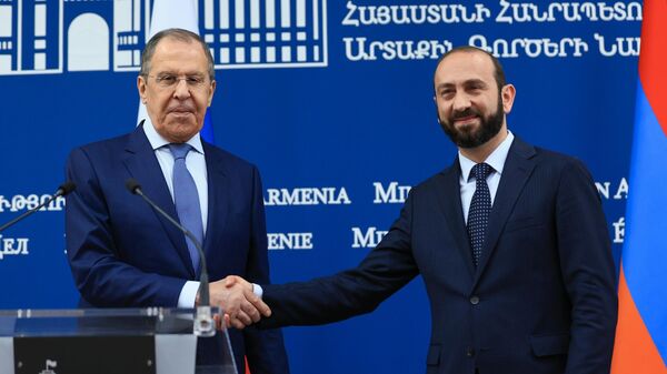 Министр иностранных дел РФ Сергей Лавров и министр иностранных дел Армении Арарат Мирзоян 