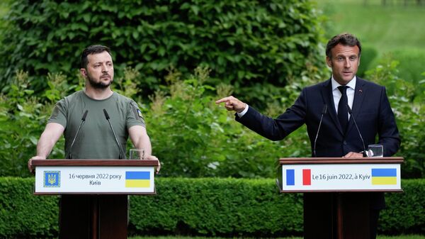 Президент Украины Владимир Зеленский и президент Франции Эммануэль Макрон во время пресс-конференции в Киеве