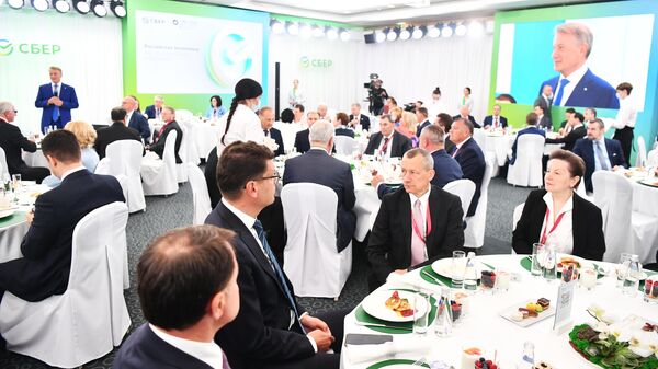 Герман Греф на бизнес-завтраке Сбера в рамках 25-го Петербургского международного экономического форума