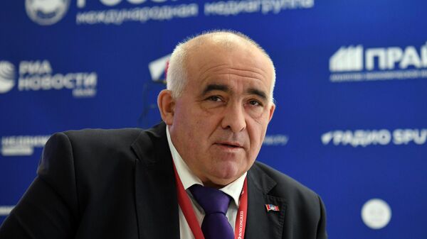 Губернатор Костромской области Сергей Ситников дает интервью на стенде РИА Новости на ПМЭФ-2022