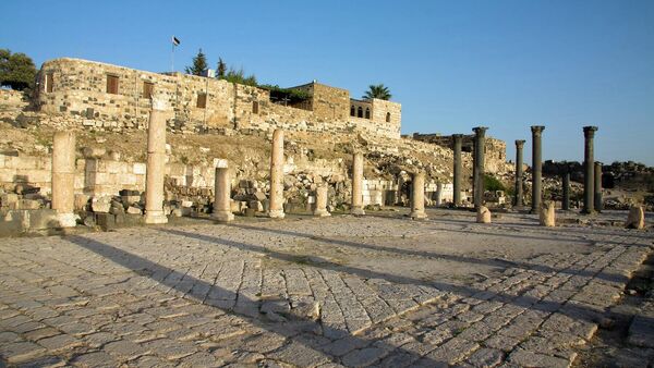 Руины древней Гадары в городе Умм Кайс на серевер Иордании 