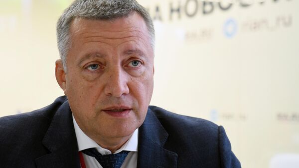 Губернатор Иркутской области Игорь Кобзев дает интервью на стенде РИА Новости