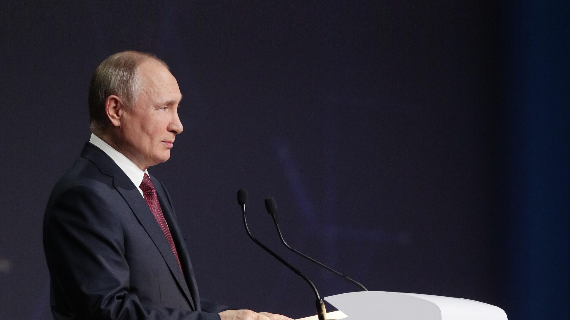 Президент РФ Владимир Путин на пленарном заседании в рамках Петербургского международного экономического форума - 2021 - РИА Новости, 1920, 04.06.2021