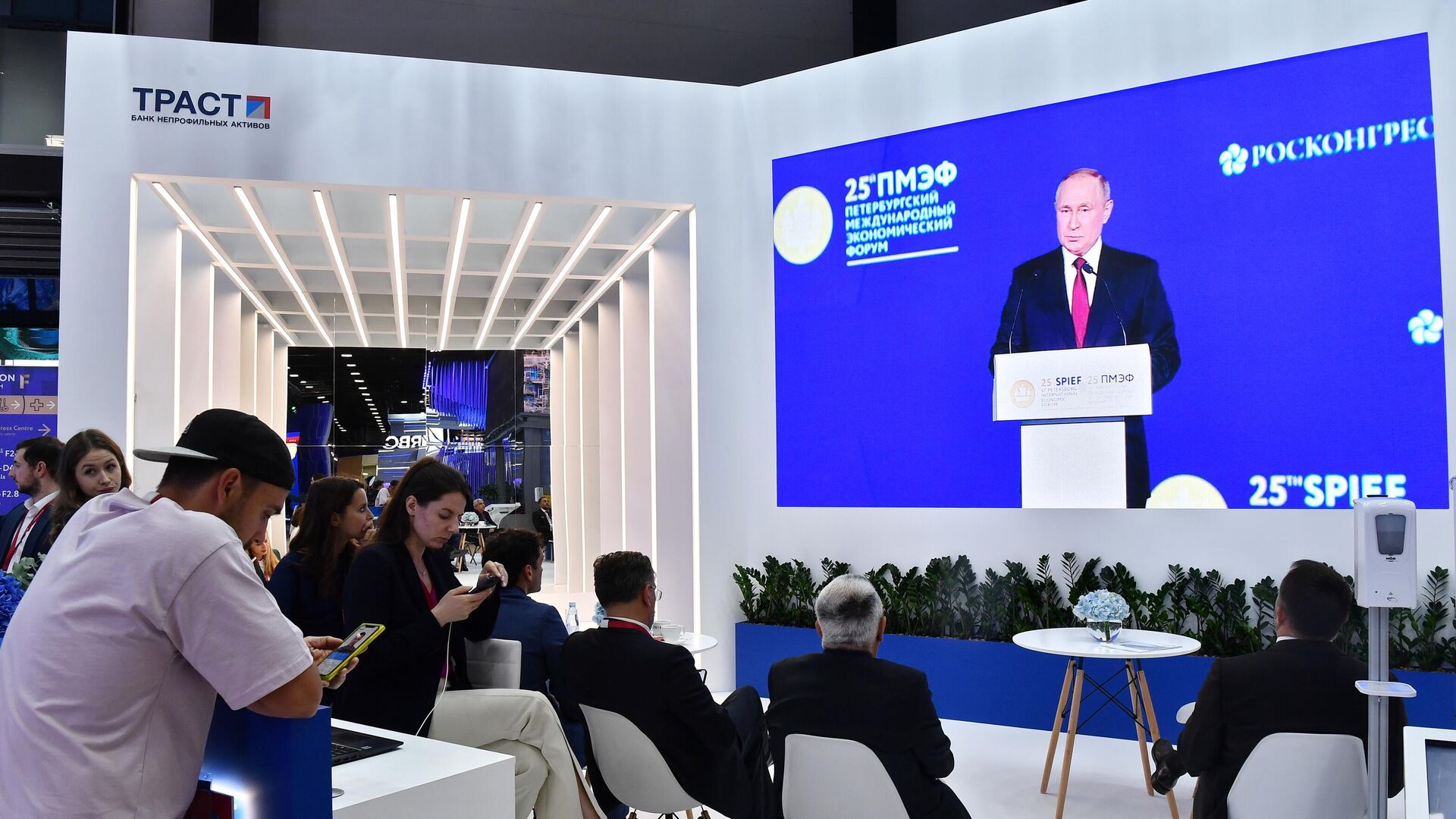 Путин выразил надежду на понимание Запада, что к России нужно относиться с уважением
