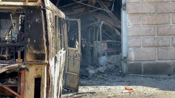 Последствия обстрела здания службы горноспасателей в Донецке