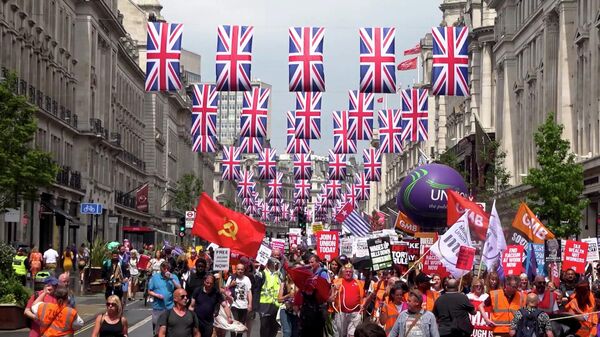 Массовые протесты из-за инфляции и роста стоимости жизни в Лондоне