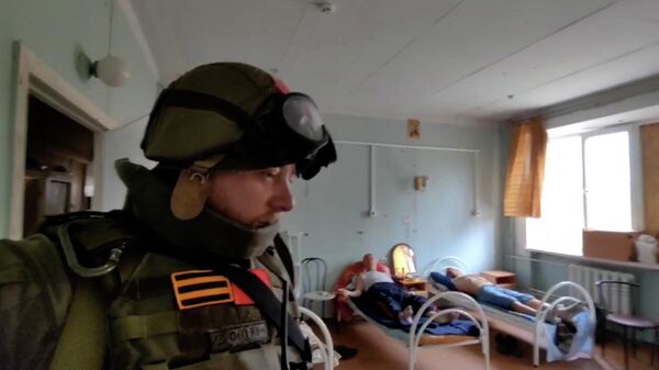 Работает только одно отделение – корреспондент РИА Новости об обстреле ВСУ больницы Северодонецка