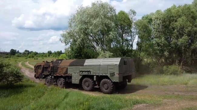 Искандеры наносят удары по объектам ВСУ. Видео Минобороны России 