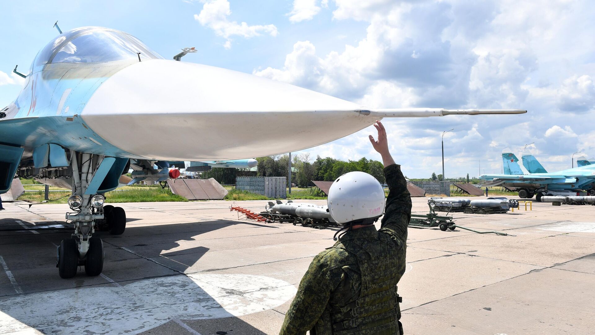 Проверка истребителя-бомбардировщика ВКС России Су-34, задействованного в специальной военной операции - РИА Новости, 1920, 21.06.2022