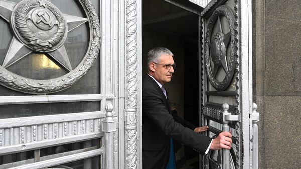 Посол ЕС в России Маркус Эдерер выходит из здания Министерства иностранных дел РФ. 21 июня 2022
