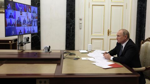 Президент РФ Владимир Путин на заседании президиума Государственного Совета