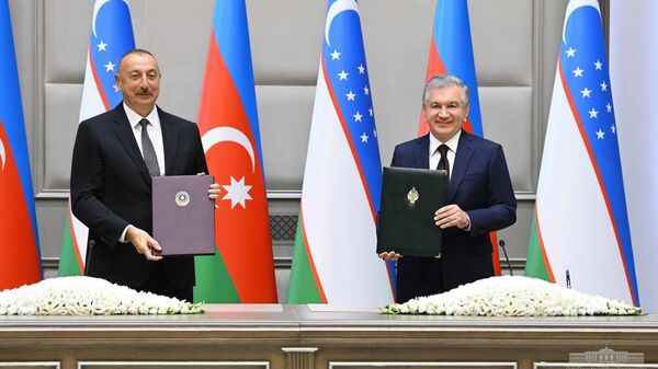 Президент Азербайджана Ильхам Алиев и Президент Узбекистана Шавкат Мирзиеев подписали Декларацию об углублении стратегического партнерства и наращивании всестороннего сотрудничества