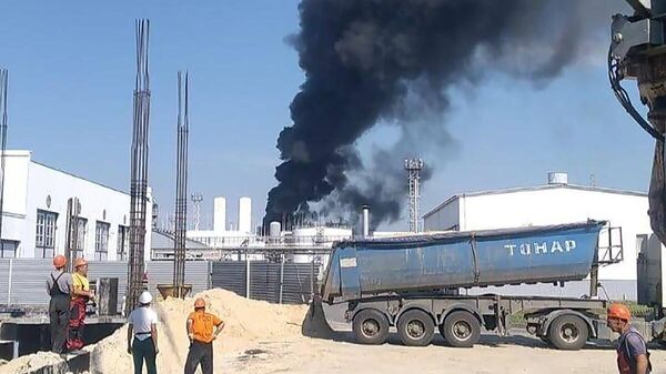 Пожар на Новошахтинском нефтеперерабатывающем заводе в Ростовской области. Кадр из видео очевидца