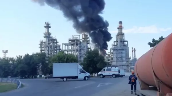 Πυρκαγιά στο διυλιστήριο πετρελαίου Νοβοσαχτίνσκ στην περιοχή του Ροστόφ