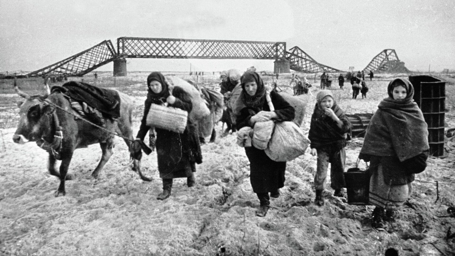 Беженцы во время Великой Отечественной войны. 1 декабря 1941 - РИА Новости, 1920, 02.12.2022