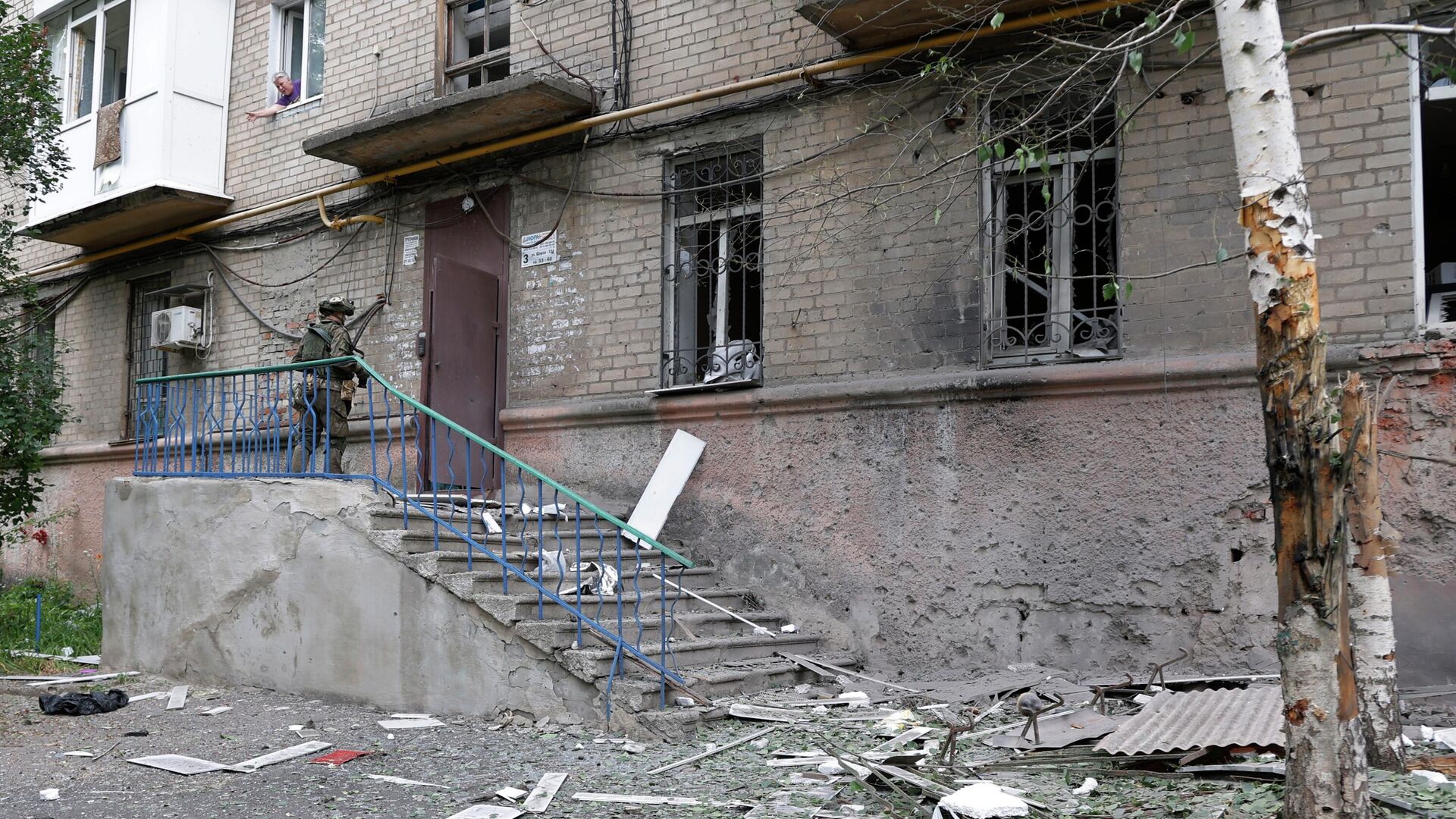Жилой дом в Киевском районе Донецка, поврежденный в результате обстрела - РИА Новости, 1920, 10.07.2022