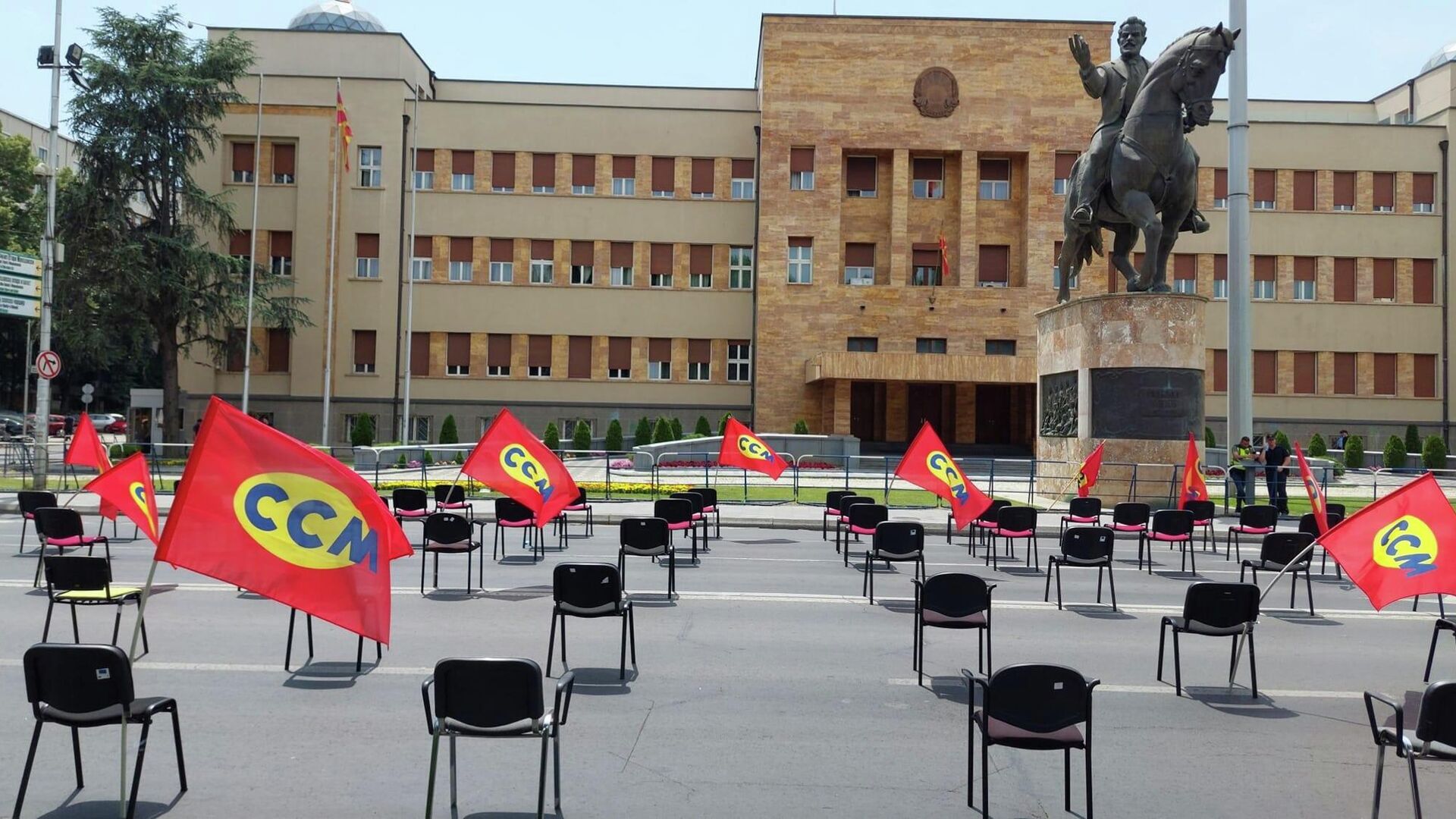 Акция протеста Ассоциации профсоюзов Северной Македонии перед зданием парламента республики. 22 июня 2022 - РИА Новости, 1920, 22.06.2022