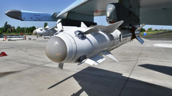 Авиационная ракета на узле подвески вооружения многоцелевого истребителя Су-35 ВКС России, задействованного в специальной военной операции