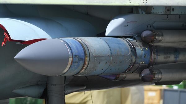 Авиационная ракета Х-31 на узле подвески вооружения многоцелевого истребителя Су-35 ВКС России, задействованного в специальной военной операции. Архивное фото