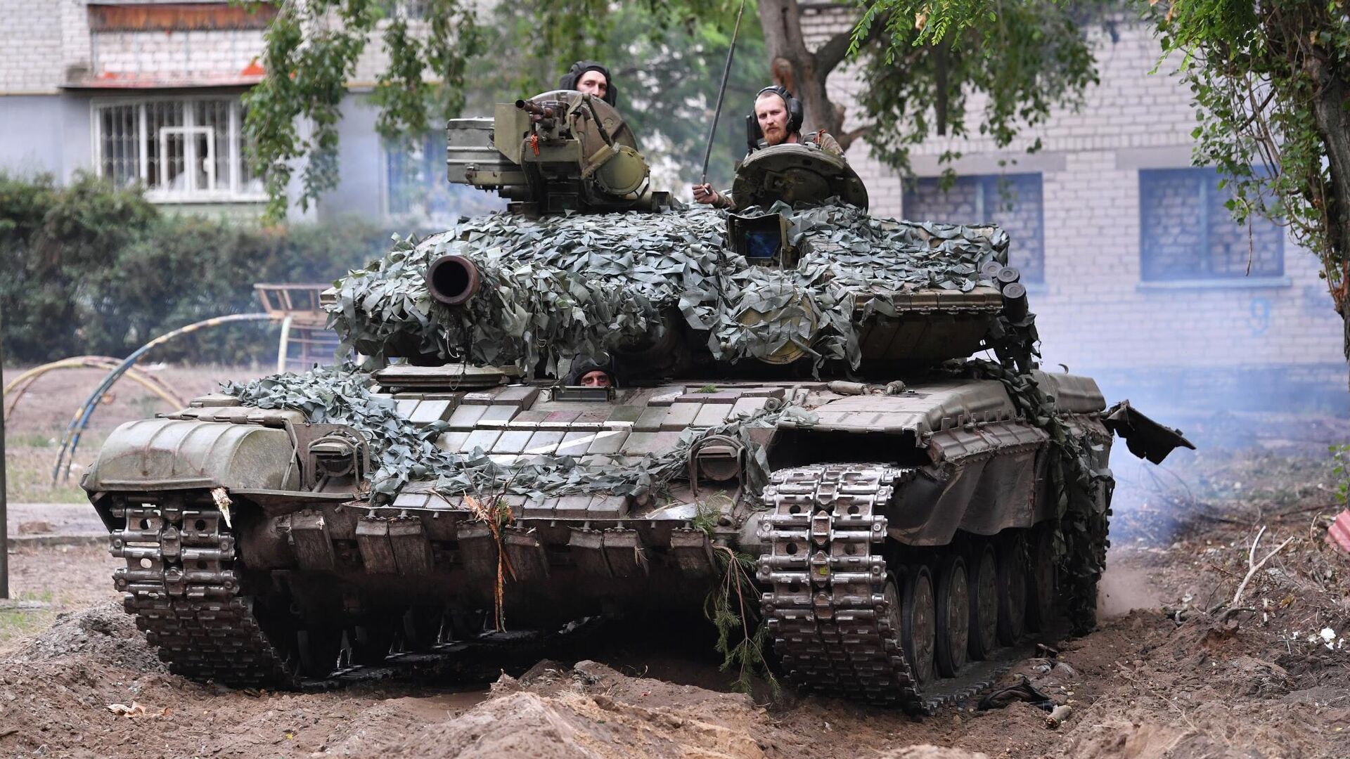 Танк Т-72 ВС РФ в Северодонецке - РИА Новости, 1920, 02.07.2022