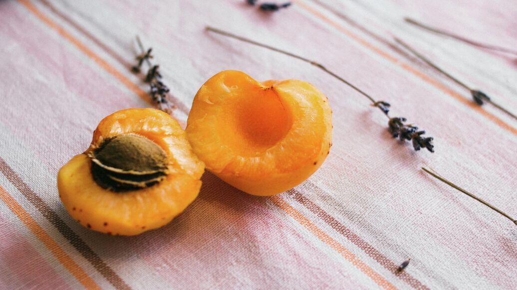 Врач предупредила об опасности абрикосовых косточек