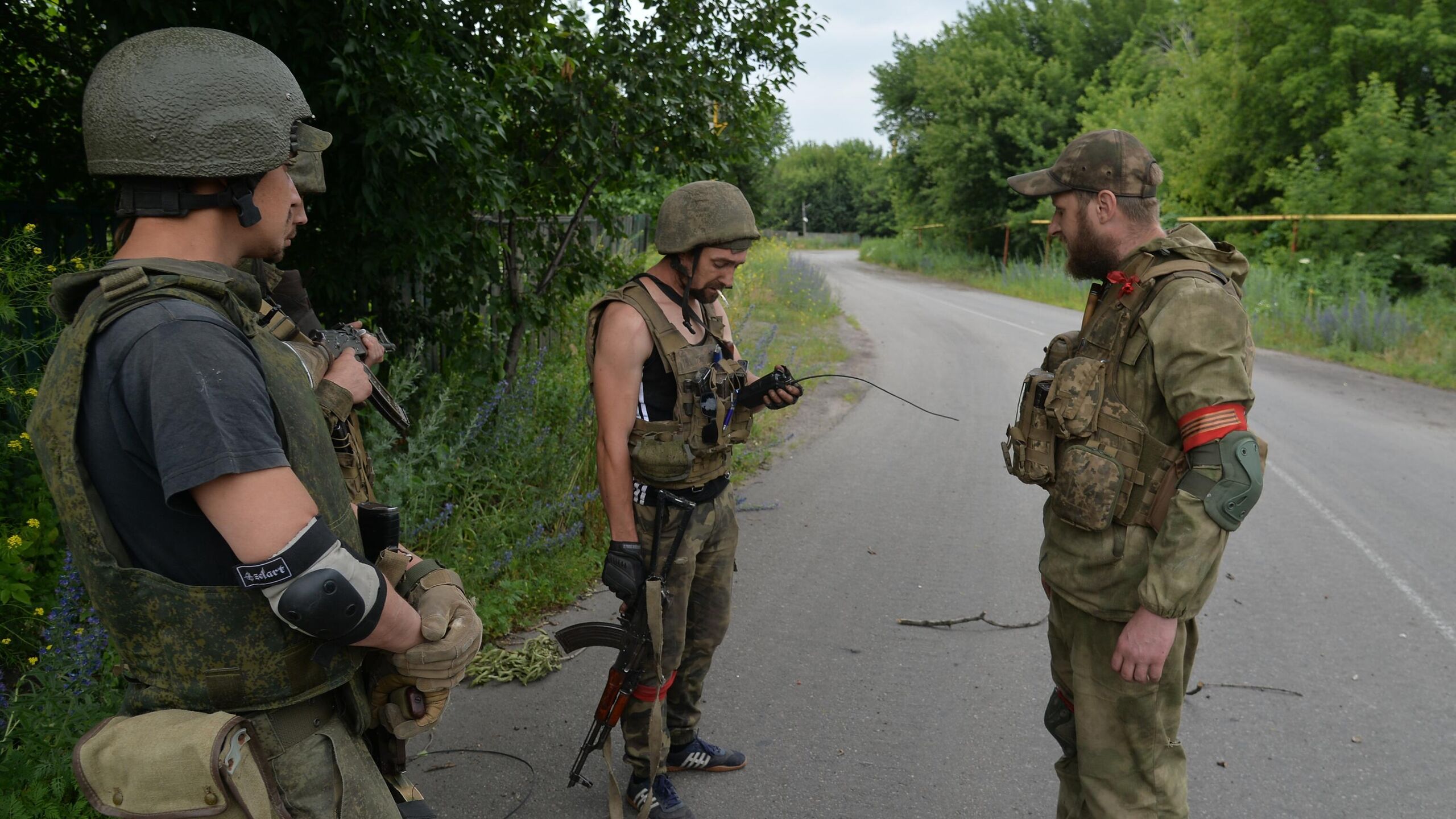 Контроль войск. Военные фотографии с Украины. Люди в армии. Война на Украине русские.