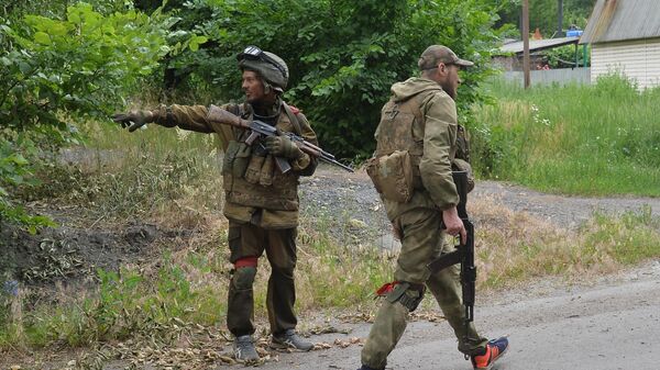 Бойцы Народной милиции ЛНР проводят зачистку Горского