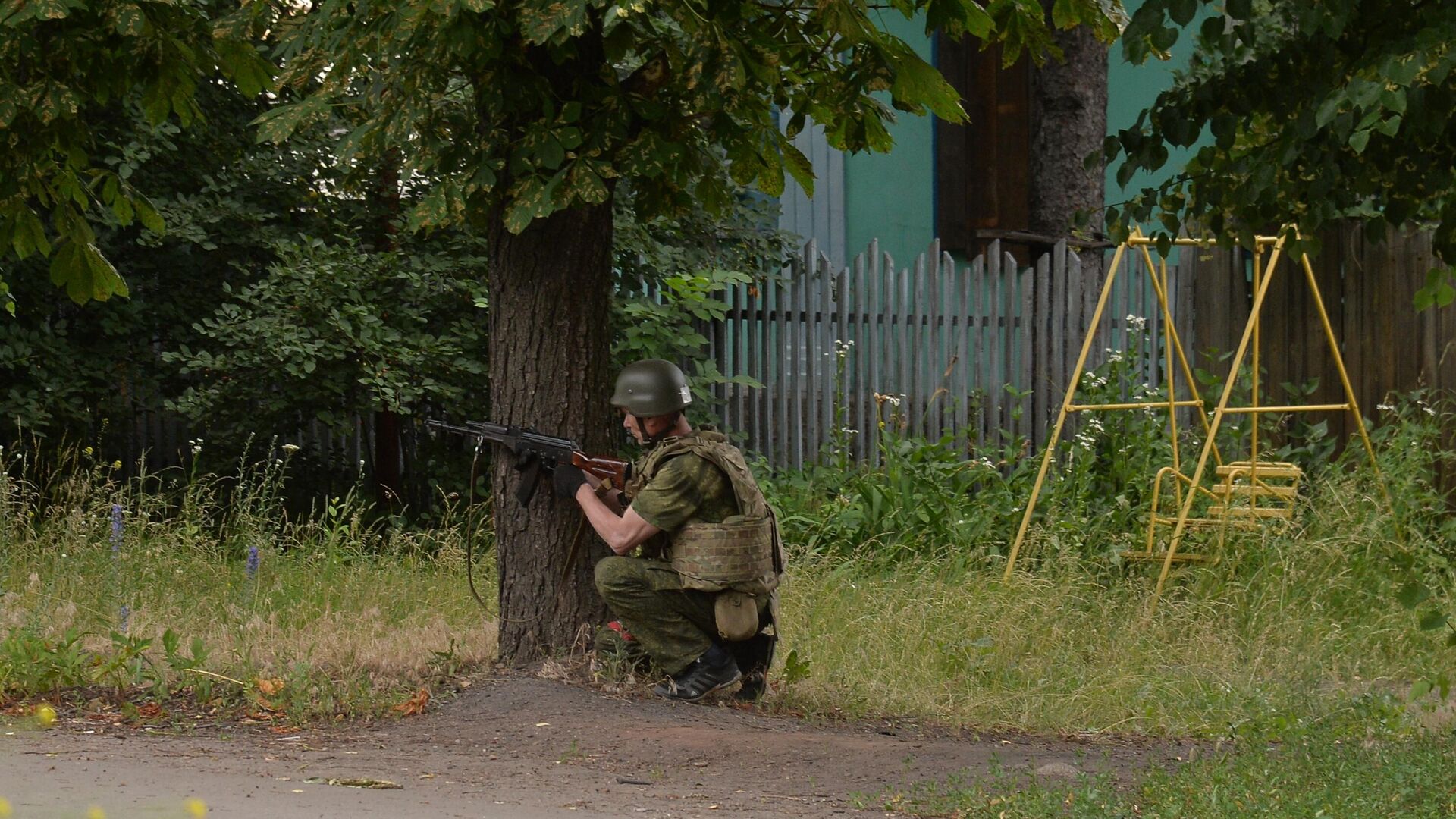 Боец Народной милиции ЛНР на позиции. Архивное фото. - РИА Новости, 1920, 29.07.2022