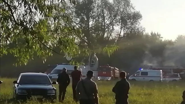 Военно-транспортный самолёт Ил-76 совершил жесткую посадку в Рязанской области