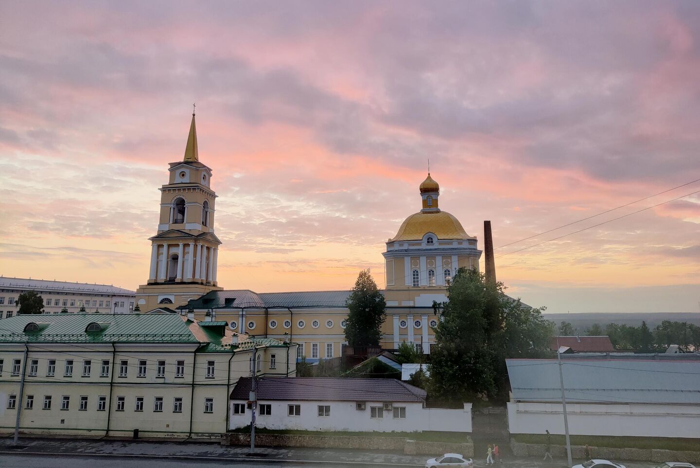 В июне в Перми белые ночи, как в Санкт-Петербурге. Снимок сделан в 23 часа В июне в Перми белые ночи, как в Санкт-Петербурге. Снимок сделан в 23 часа
