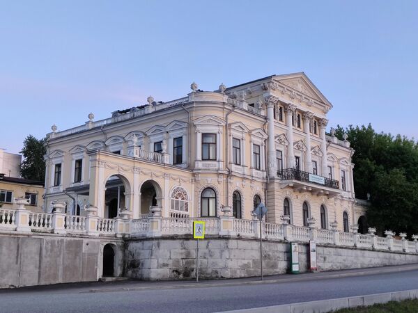 Дом Мешкова в Перми. Тут находится краеведческий музей Дом Мешкова в Перми. Тут находится краеведческий музей