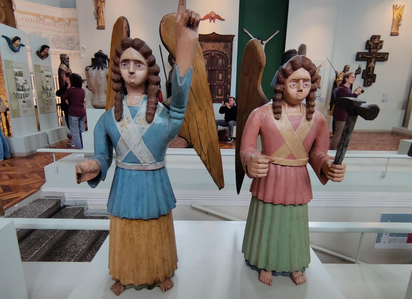 Пермская деревянная скульптура - экспозиция в картинной галерее Пермская деревянная скульптура - экспозиция в картинной галерее