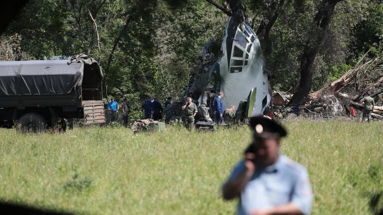 Место крушения военно-транспортного самолета Ил-76 в Рязанской области