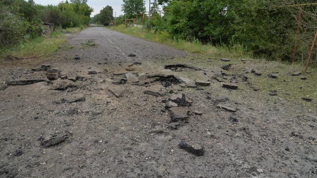 Взорванная дорога на окраине города Горское