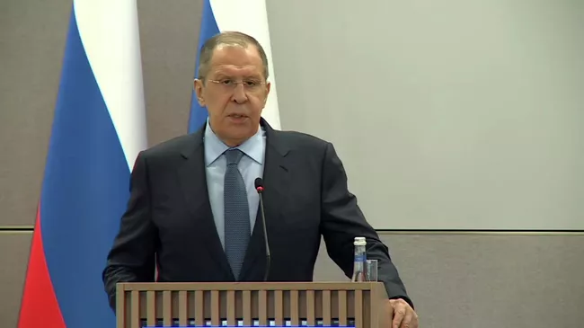 Лавров: предоставление Украине и Молдавии статуса кандидатов в ЕС не создает риски для РФ