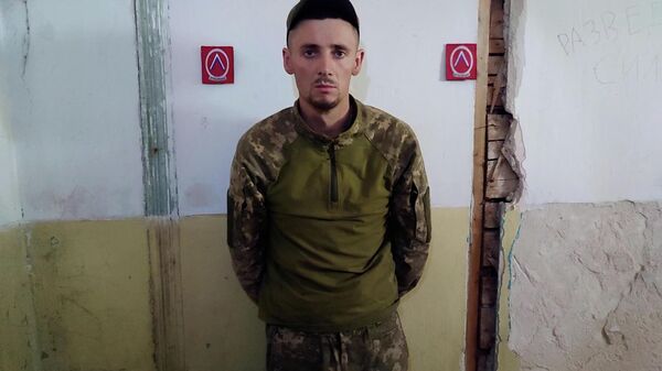 Кадры допроса сдавшихся в плен украинских военных