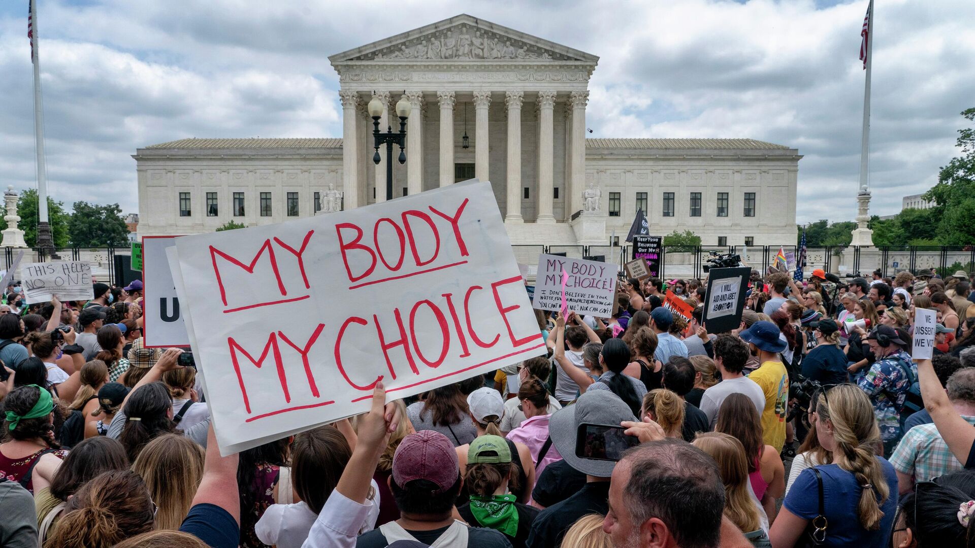 Протест у здания Верховного суда США после решения о запрете абортов. 24 июня 2022 - РИА Новости, 1920, 24.06.2022
