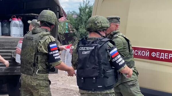 Следователи СК РФ доставили гуманитарную помощь жителям Попасной 