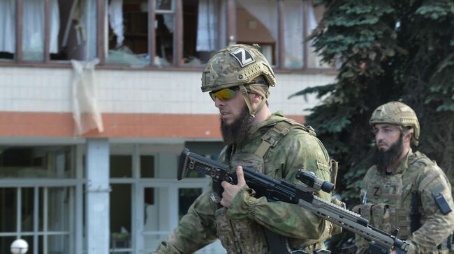 Бойцы подразделения полка полиции специального назначения имени Героя России Ахмата-Хаджи Кадырова