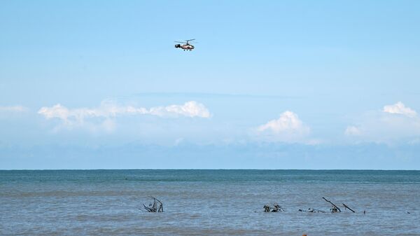 Вертолет МЧС совершает поисковый облет над морем в Лазаревском районе