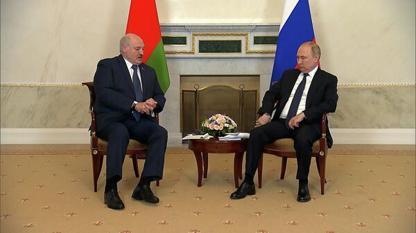 Лукашенко попросил Путина помочь модернизировать белорусские самолеты