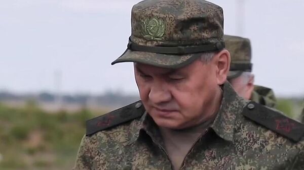 Министр обороны РФ Сергей Шойгу посещает командный пункт российской группировки войск