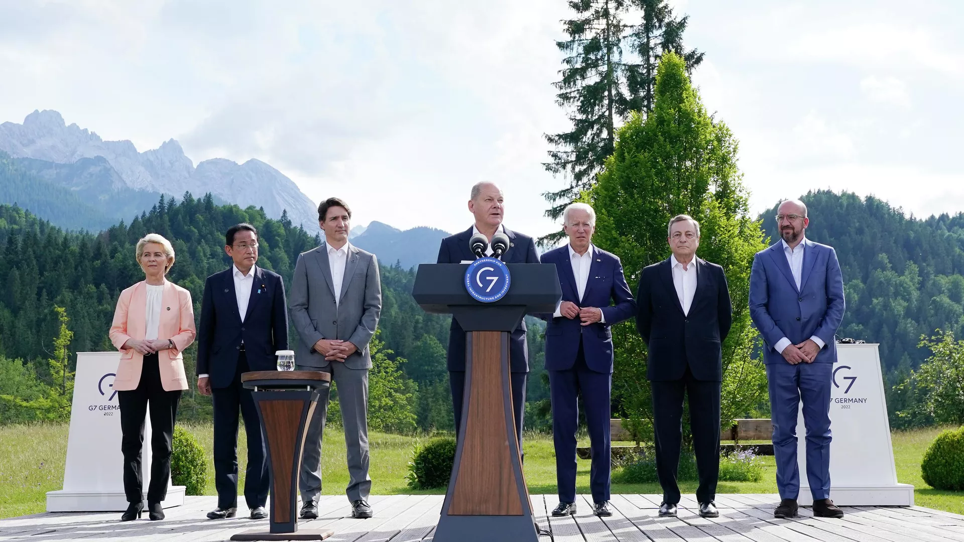 Лидеры Большой семерки на саммите G7 в Германии - РИА Новости, 1920, 26.06.2022