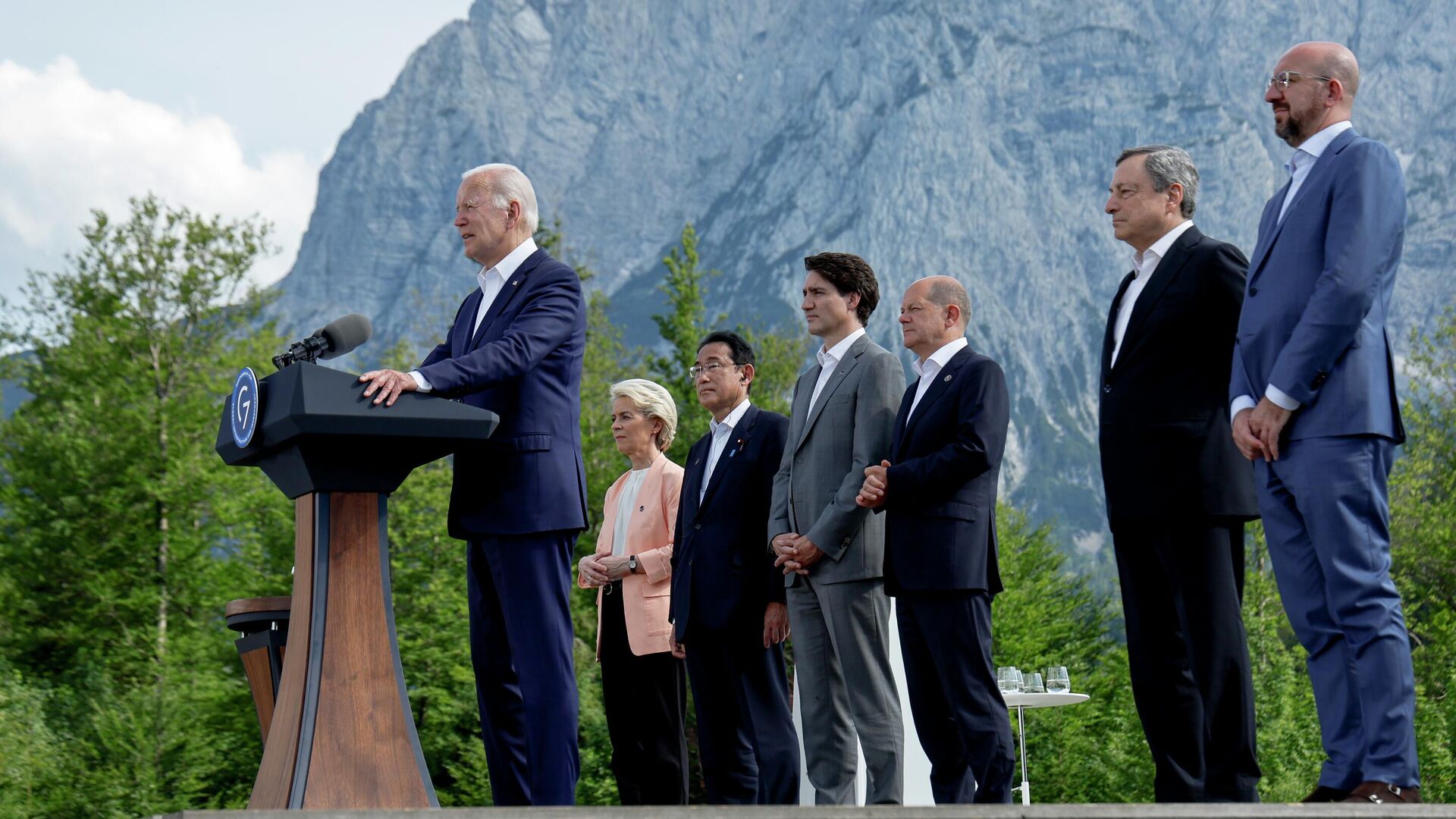 Лидеры Большой семерки на саммите G7 в Германии - РИА Новости, 1920, 26.06.2022